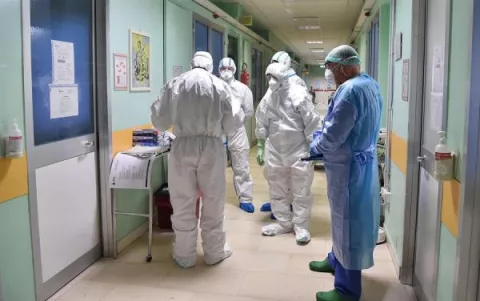El jefe del Estado Mayor del Ejército y otros funcionarios italianos dan positivo por coronavirus
