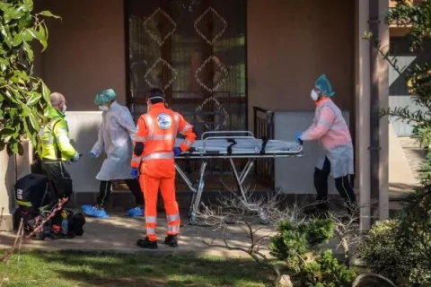 Autoridades italianas prohibirán la entrada y salida de Lombardía para contener el coronavirus