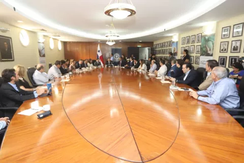 Gobierno y Cámara de Comercio buscan impedir desabastecimiento de productos alimenticios y de higiene