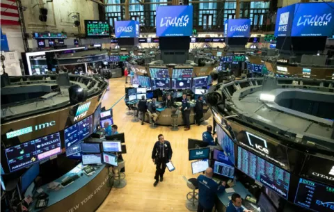 Wall Street se desploma en la apertura y se paralizan las operaciones