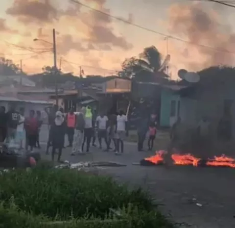 Residentes de Alto de Los Lagos y Los Lagos cerraron vías y amenazaron con vandalismo en Colón