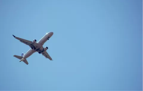 Aerolíneas estadounidenses aseguran que pueden absorber el impacto del COVID-19 en los viajes