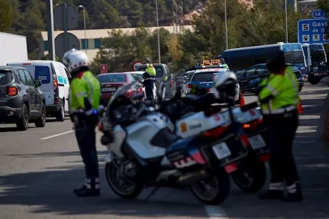 Detenido en España por violar la cuarentena y esconderse en el maletero de un auto