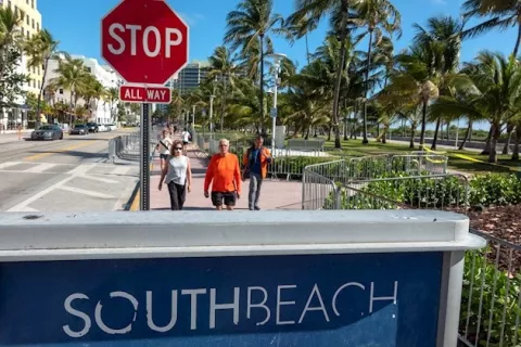 Casos confirmados de COVID-19 en Florida se elevan a 830 y ya hay 13 muertos