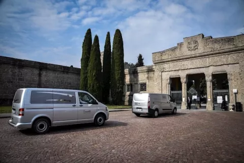 Más de 4.000 muertos en Italia, 627 en un solo día