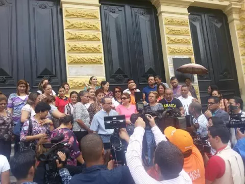 Docentes del Instituto Nacional decretan paro militante, exigen respuestas del Meduca