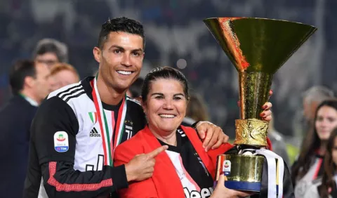 Madre de Cristiano Ronaldo sufre un accidente cerebrovascular; el jugador está con ella