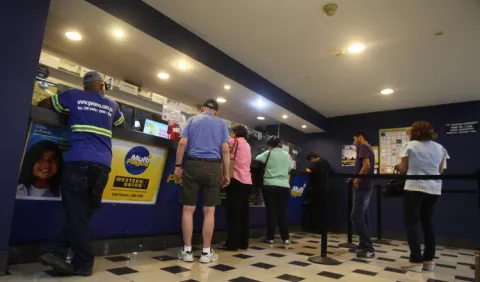 Fuga de divisas por remesas en Panamá se incrementó 327 millones de dólares