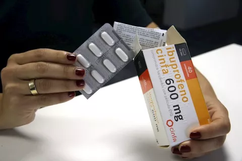 La OMS aún no ve evidencias contra el ibuprofeno pero recomienda usar paracetamol