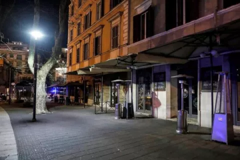 Italia pasa  su primer día como "zona protegida" ante el aumento de casos de coronavirus
