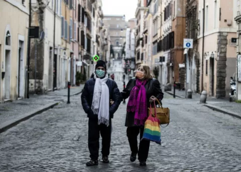 Italia supera los 9.000 muertos, con casi mil más en un solo día