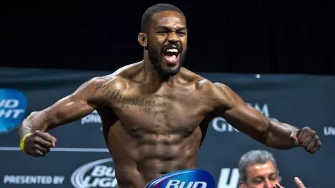 Campeón de la UFC arrestado como sospechoso de un cargo agravado por conducir intoxicado