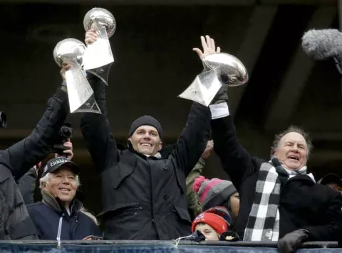 Dueños de los Patriots le dan las gracias a Brady en anuncio publicitario