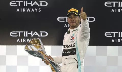 Lewis Hamilton, en aislamiento, pero no se somete a prueba de covid-19