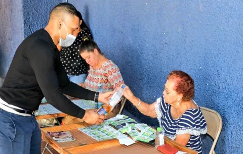 Coronavirus en Panamá: Aglomeración de adultos mayores comprando lotería es preocupante