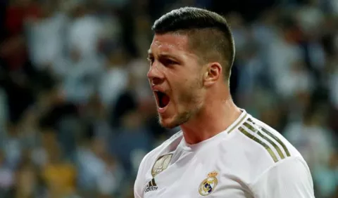 Delantero del Real Madrid dice que viajó con el permiso; autoridades presentarían denuncia