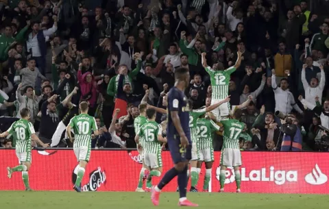 Real Madrid pierde ante el Betis y le cede el liderato de nuevo al Barcelona