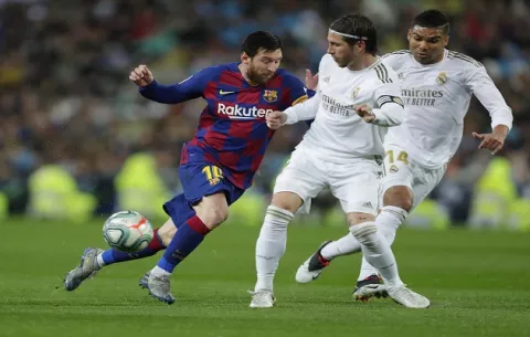 Real Madrid se lleva el clásico y vuelve a la cima