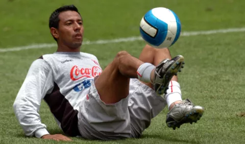 Arrestan al asistente técnico de la selección de Perú por no respetar cuarentena del covid-19