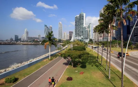 Altos líderes de la OCDE visitan Panamá para mostrar avances en transparencia fiscal