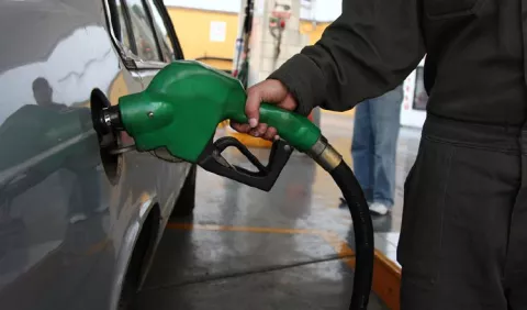 Precio del combustible podría bajar ante situación del mercado internacional por el Coronavirus