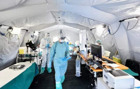 Médicos deciden la vida y la muerte en Italia, según el triaje
