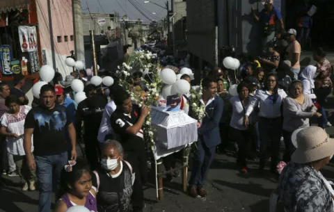 Feminicidios desatan manifestaciones callejeras y en las redes sociales 