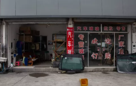China emprende el accidentado regreso al trabajo