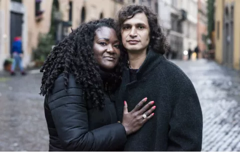 Mujeres de raza negra buscan el amor en Italia