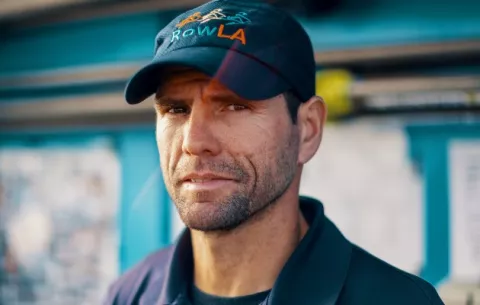 Entrenador de remo crea historias de éxito con familias de clase trabajadora 