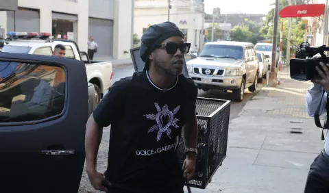 Juez rechaza petición de Ronaldinho de arresto domiciliaria en una mansión