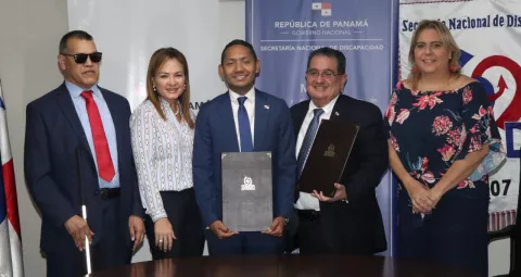 Estudiantes con discapacidad recibirán becas para su inserción en el sistema educativo nacional