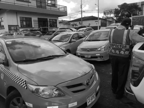 El caos en el transporte público no se soluciona con plataformas digitales