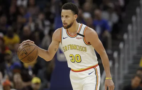 Stephen Curry se destaca en su regreso, pero los Warriors caen ante Toronto