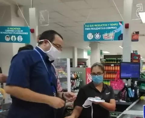 Salud distribuye mascarillas de tela entre la población