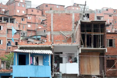 Las favelas de Brasil se organizan desde dentro para sobrevivir a la pandemia