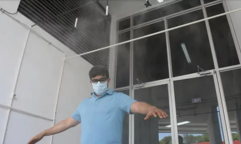 Hospital Rafael Hernández aumenta medidas de bioseguridad con aspersores para combatir el  COVID-19
