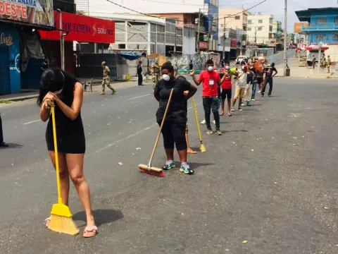 Unas 30 personas realizaron trabajos comunitarios en La Chorrera al violar la cuarentena absoluta