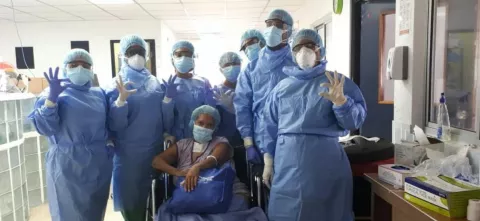 Dan de alta a primera paciente diagnosticada con COVID-19 en Colón