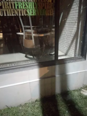 Ladrones salen con las manos vacías al intentar robar la caja fuerte de una pizzería en Colón
