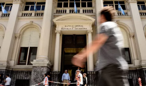 Argentina cumple dos años en recesión, asediada por   COVID-19