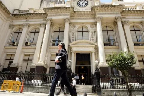 Inestable deuda de Argentina en tiempo de virus  