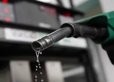 El consumo de petróleo caerá un 6.8% este año por la crisis  
