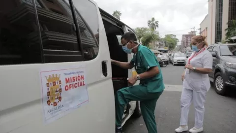 Transportarse es un dilema para el personal de salud