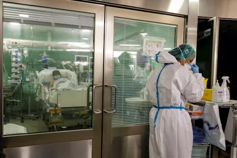 Medios chinos preocupados por la reinfección de pacientes con coronavirus