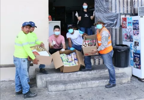 Don Bosco en espera de ayuda del Gobierno, por mientras vecinos, abarroterías y junta comunal arman sus propias bolsas