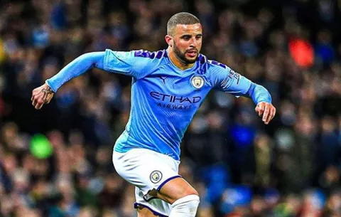Manchester City abre investigación a jugador que organizó una fiesta con prostitutas durante la cuarentena
