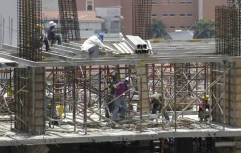 ¿Qué actividades se reanudarán primero según el borrador de flexibilización de la cuarentena?