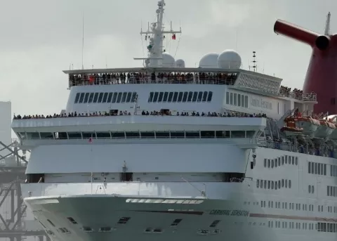 Coronavirus: Un tercer crucero con posibles enfermos por COVID-19  navega hacia Florida, EE.UU.