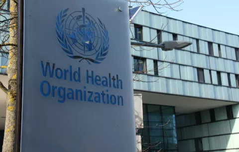 OMS advierte sobre falsificadores de vacunas, pruebas in vitro y medicinas contra el COVID-19